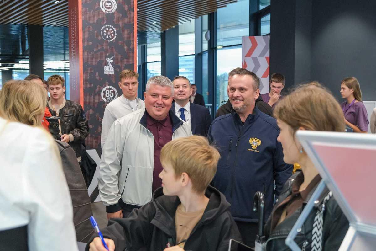Площадку Чемпионата высоких технологий посетили Министр транспорта РФ Андрей Никитин