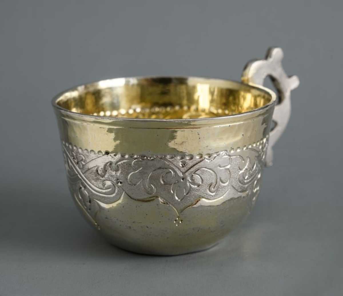 На всех произведениях имеются клейма: городские, авторские, пробирных мастеров.