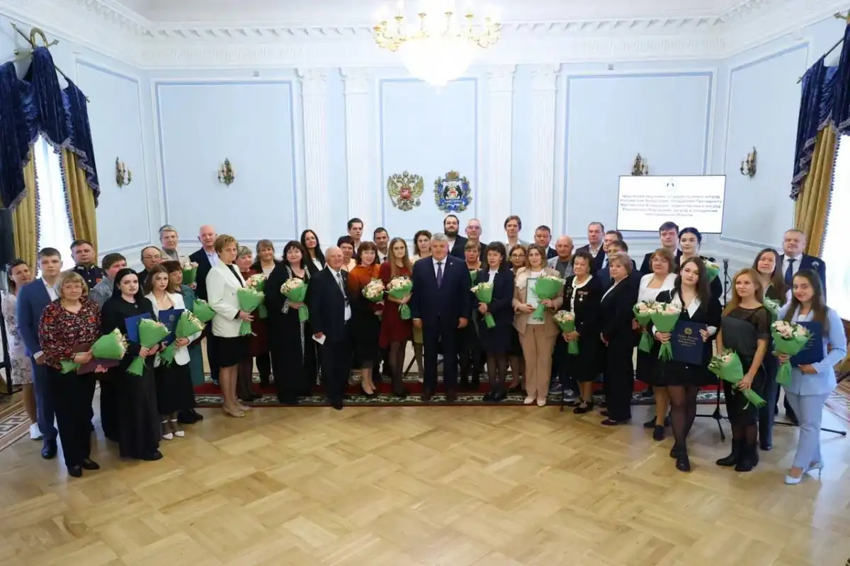 Глава региона также пожелал дальнейших успехов молодым новгородцам, которым присуждена Премия губерн