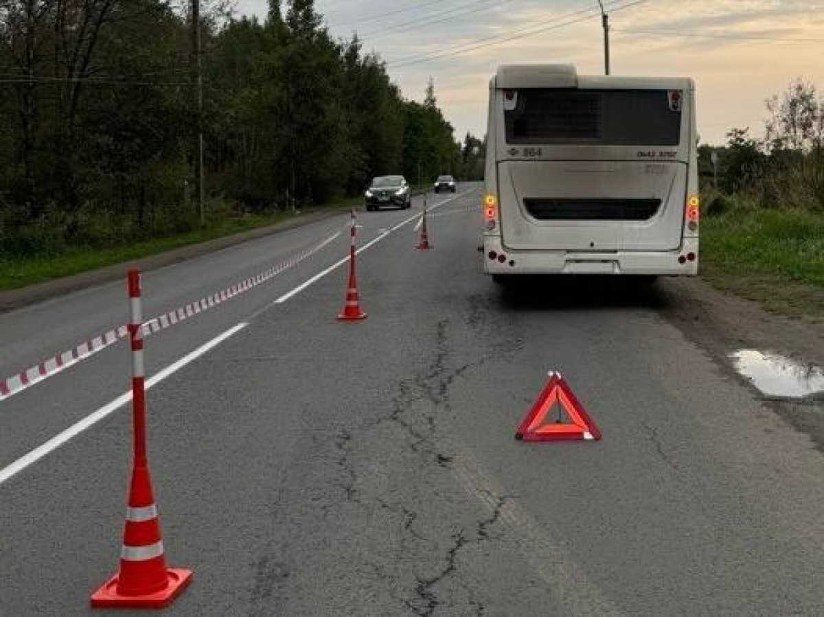 Велосипедистку доставили в Новгородскую областную клиническую больницу.