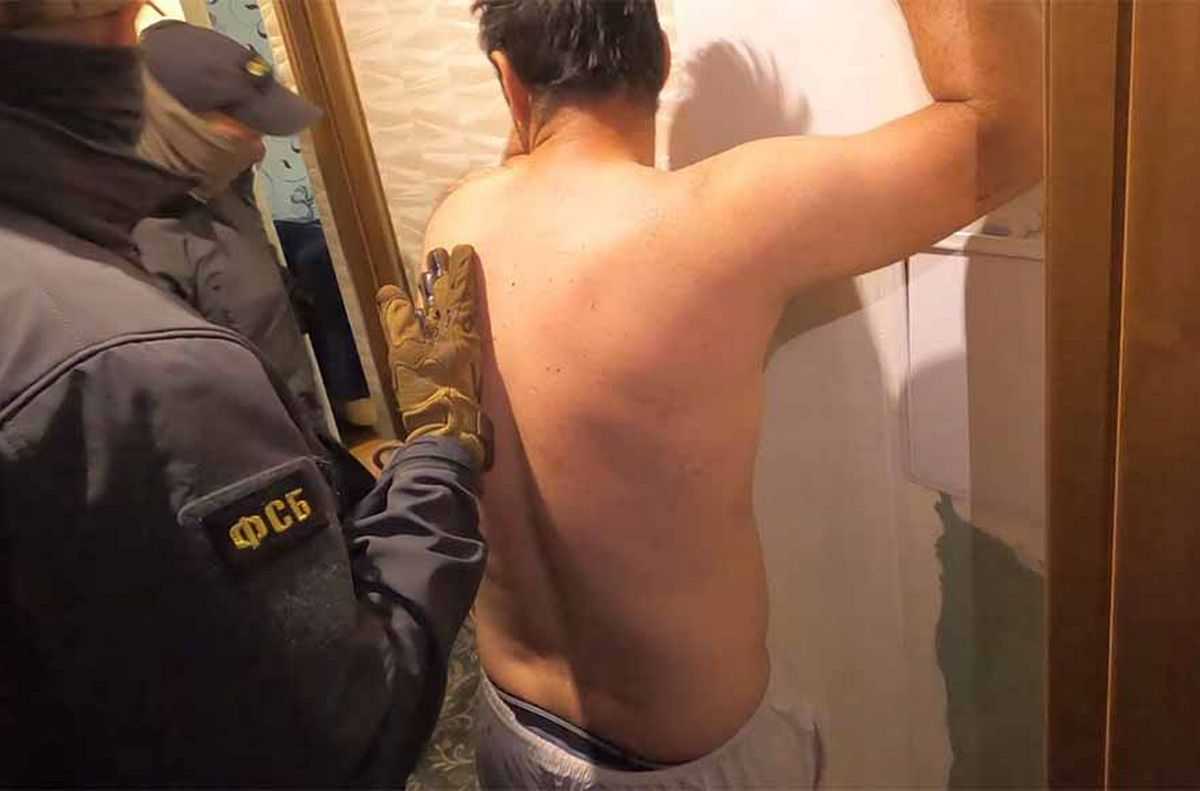 Подозреваемым грозит до 10 лет лишения свободы.