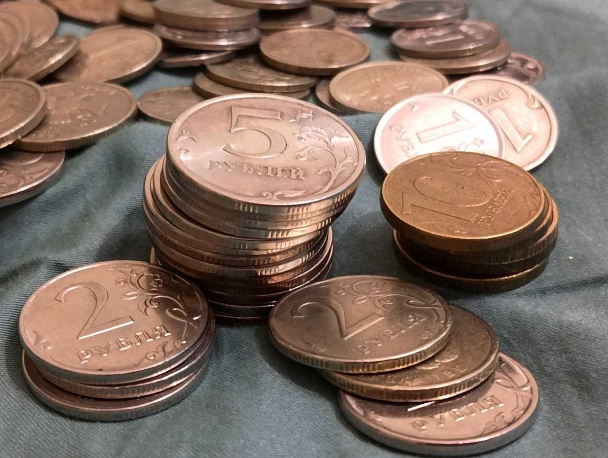 Следует заранее рассортировать монеты, чтобы сократить время пересчёта на кассе.