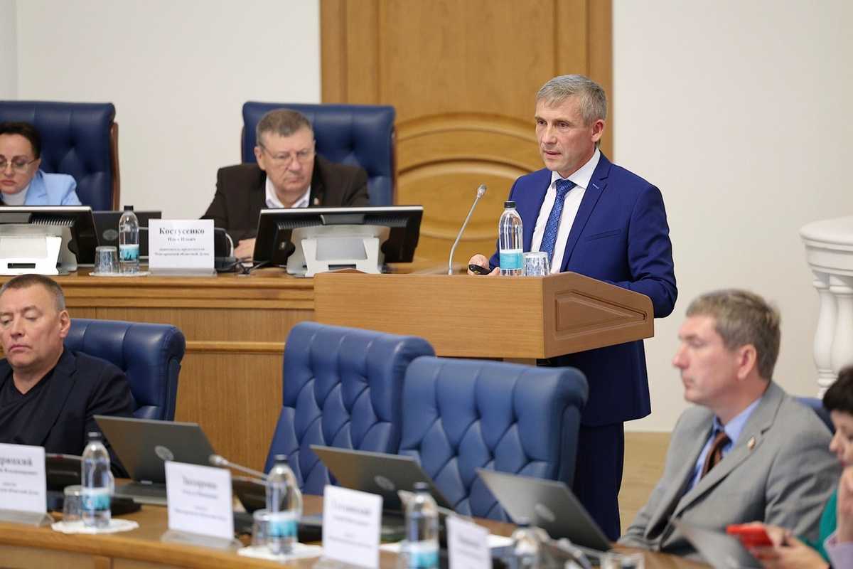 Дмитрий Графов рассказал, что в регионе ведётся профориентация для школьников.