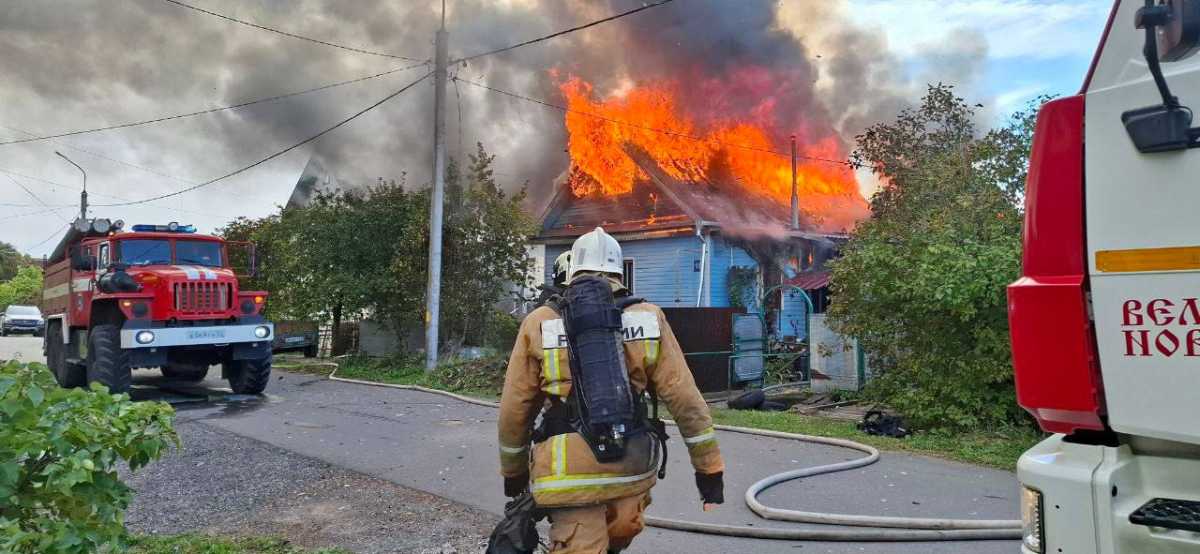 Причину пожара предстоит установить органам дознания.