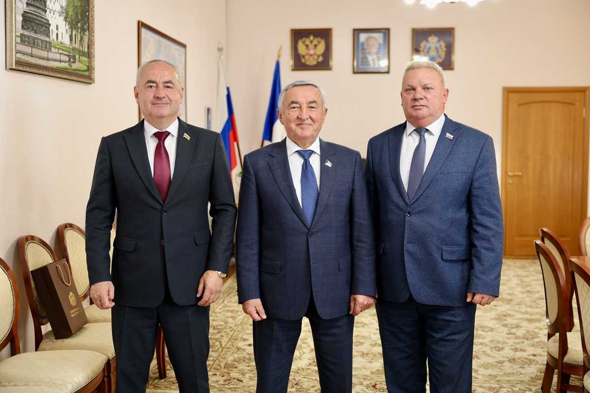 Псковскую, Новгородскую область и Северную Осетию связывают события Великой Отечественной войны.