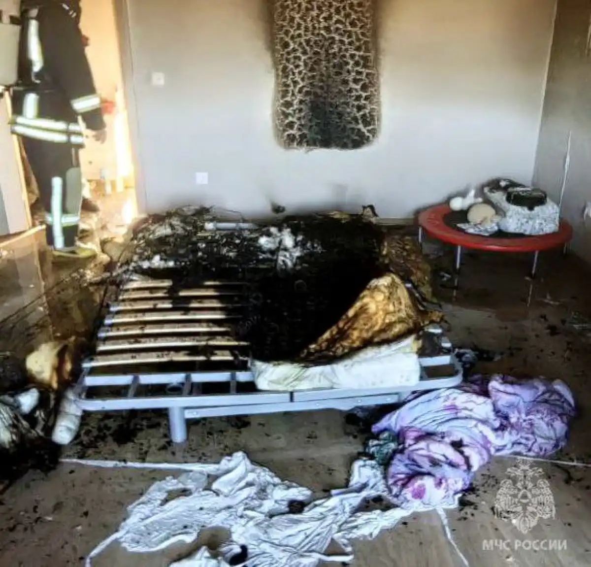 В многоквартирном жилом доме произошло возгорание электрического матраса.