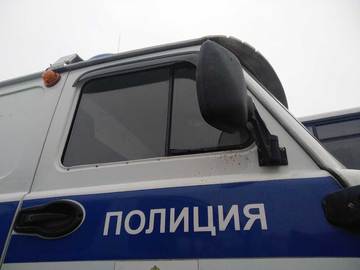 Решается вопрос об избрании новгородцу меры пресечения в виде заключения под стражу.