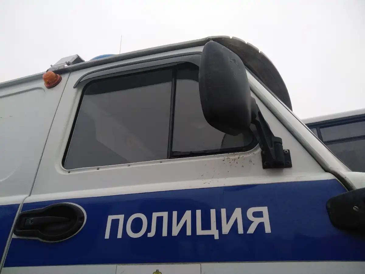 Решается вопрос об избрании новгородцу меры пресечения в виде заключения под стражу.