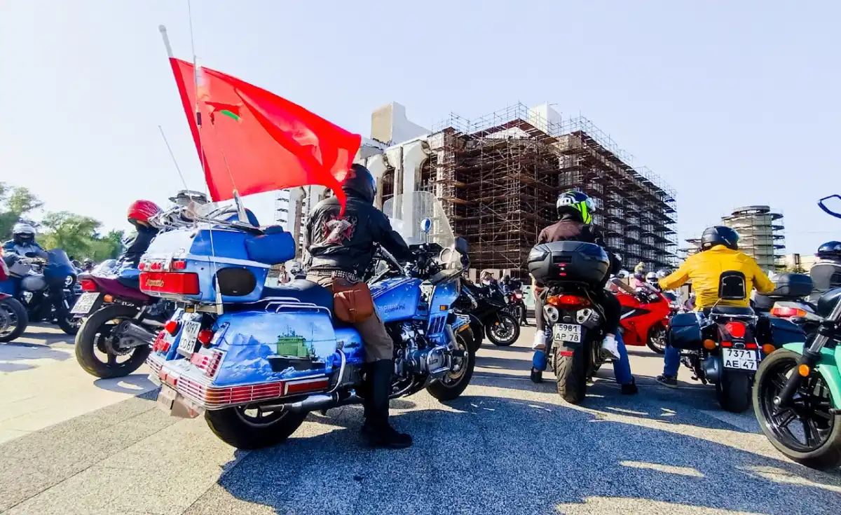 К участию в мотопробеге не допускаются водители в состоянии опьянения и без документов.