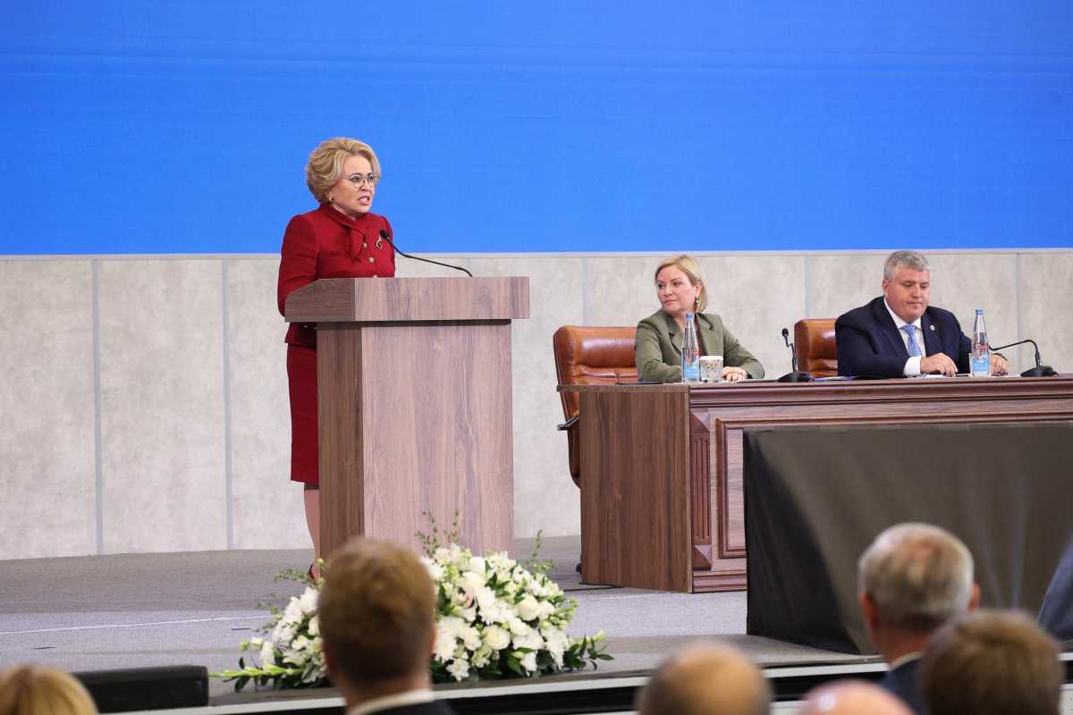 Валентина Матвиенко убеждена, что работа реставраторов требует не только высочайшей квалификации, но