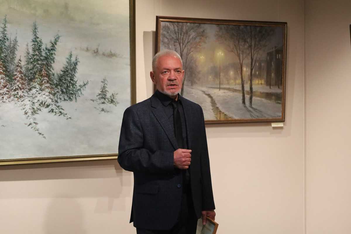 В Великом Новгороде проходит выставка художника Владимира Артамонова
