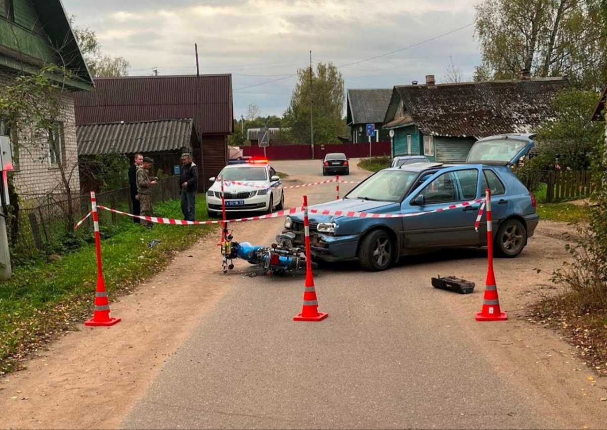 Подросток на мотоцикле пострадал в ДТП с «Фольксвагеном» в Демянске