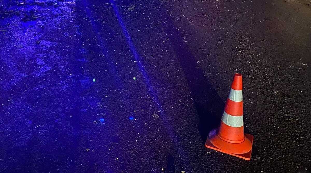 Сотрудники ГИБДД устанавливают причины смертельного ДТП в Мошенском округе