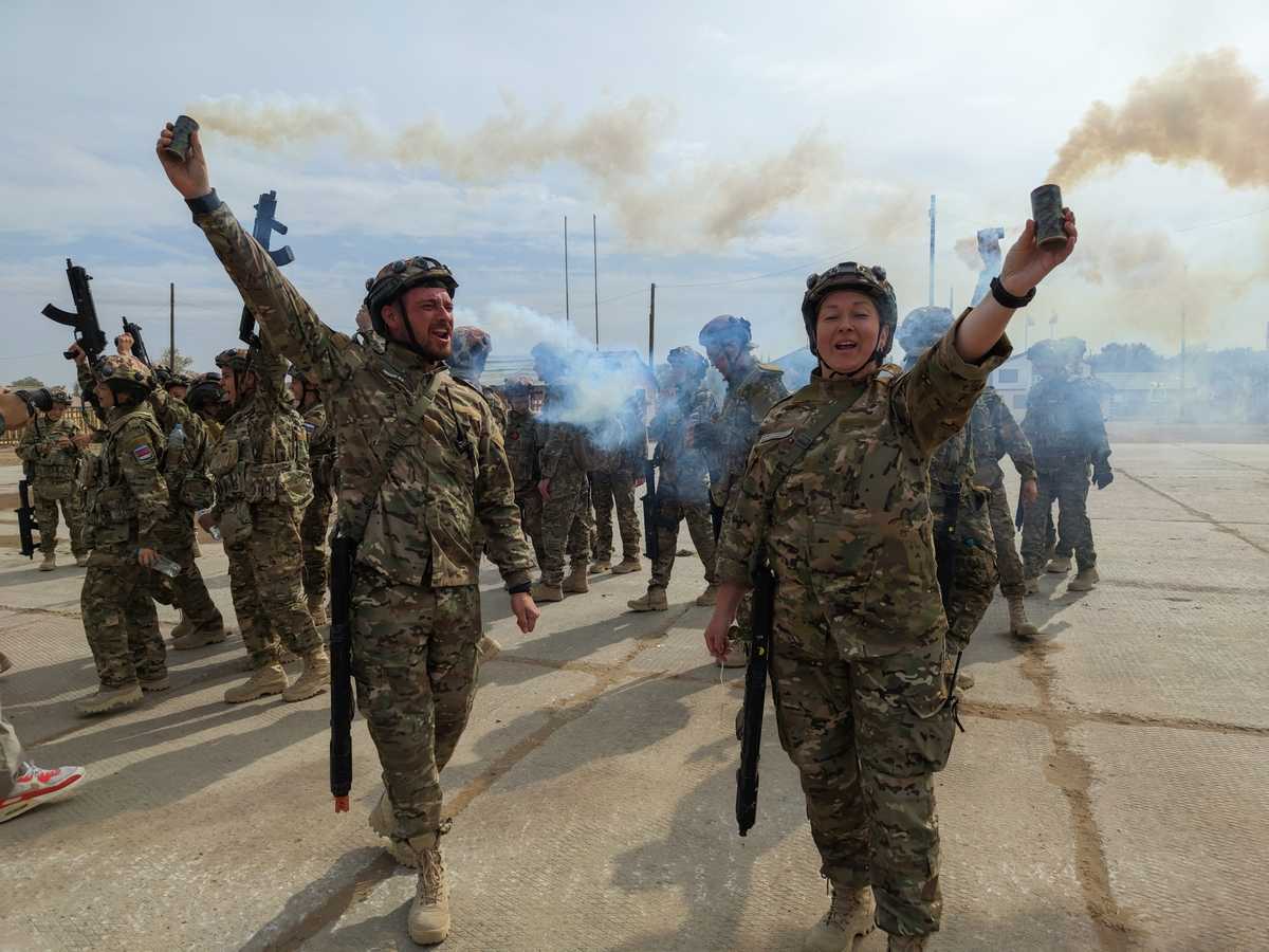 В военно-тактической игре на местности соревновались команды «Волга» и «Ахтуба».