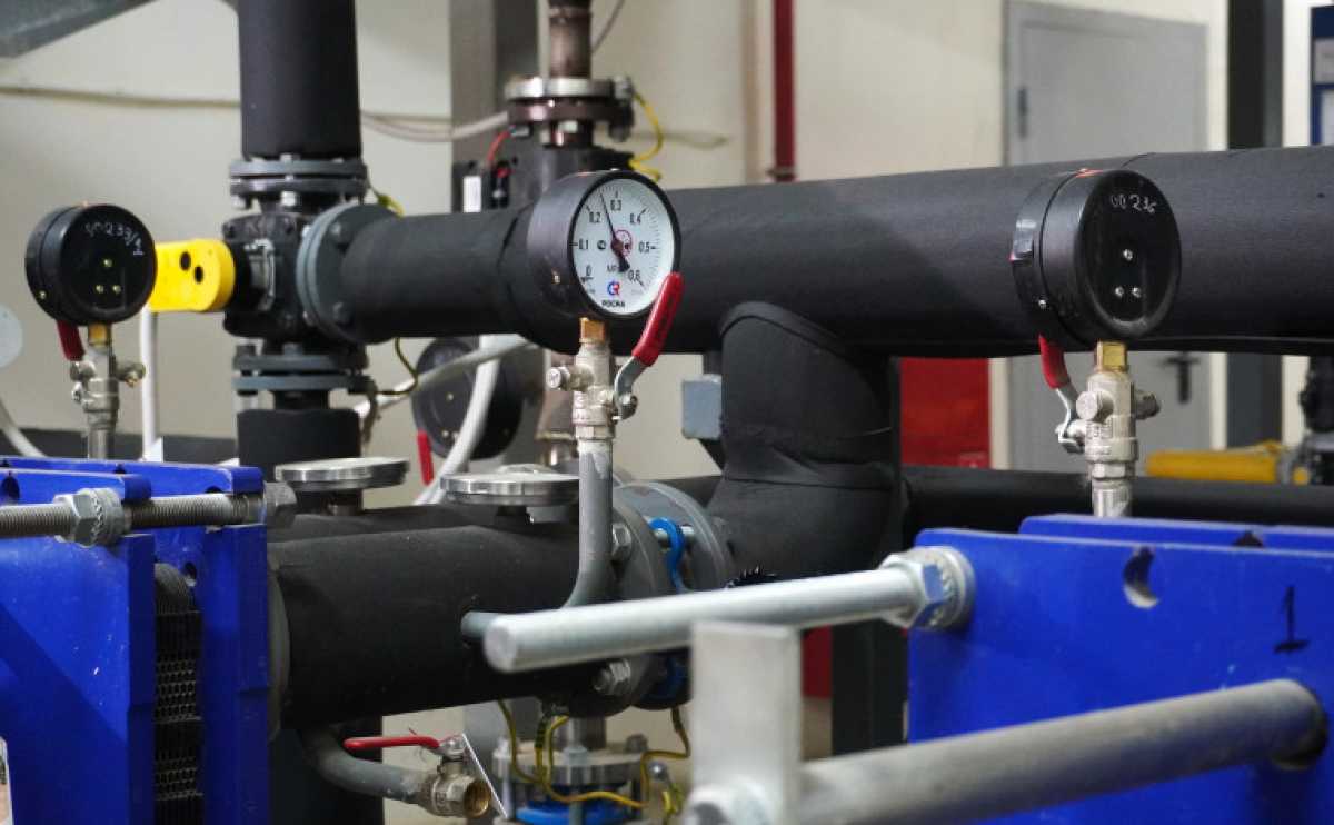 Все котельные запущены, а сотрудники управляющих компаний открывают задвижки и проводят необходимые