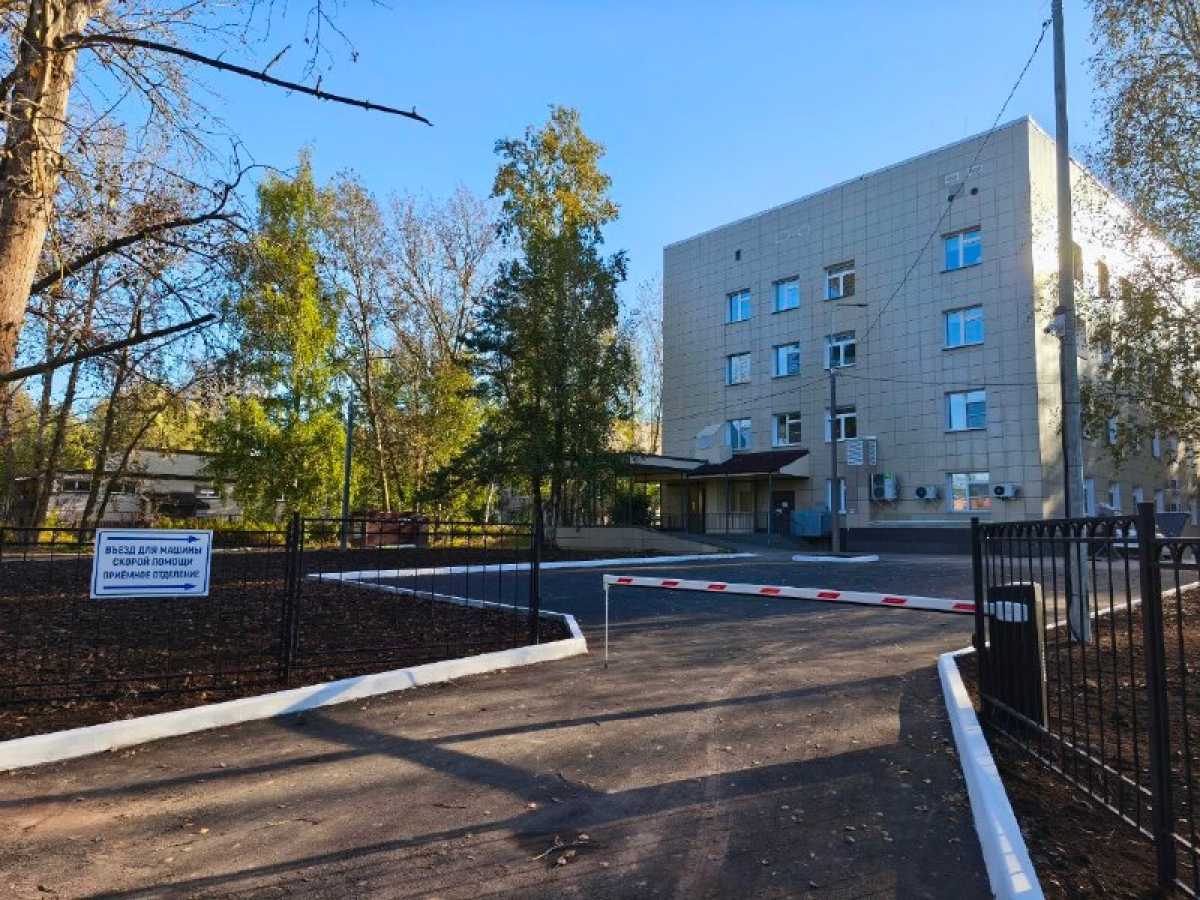 Дорогу сделали для безопасности пациенток и посетителей перинатального центра.