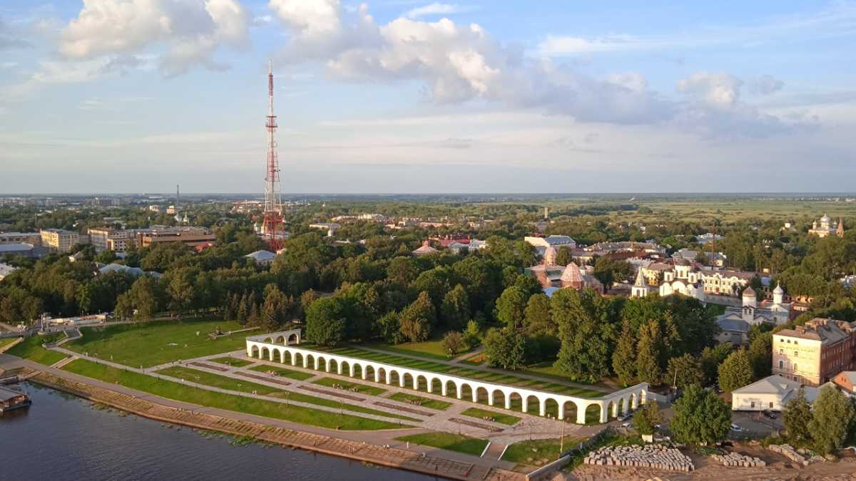 Множество топонимов и урбанонимов сохраняют уникальные черты Новгородчины, подчёркивая её самобытный
