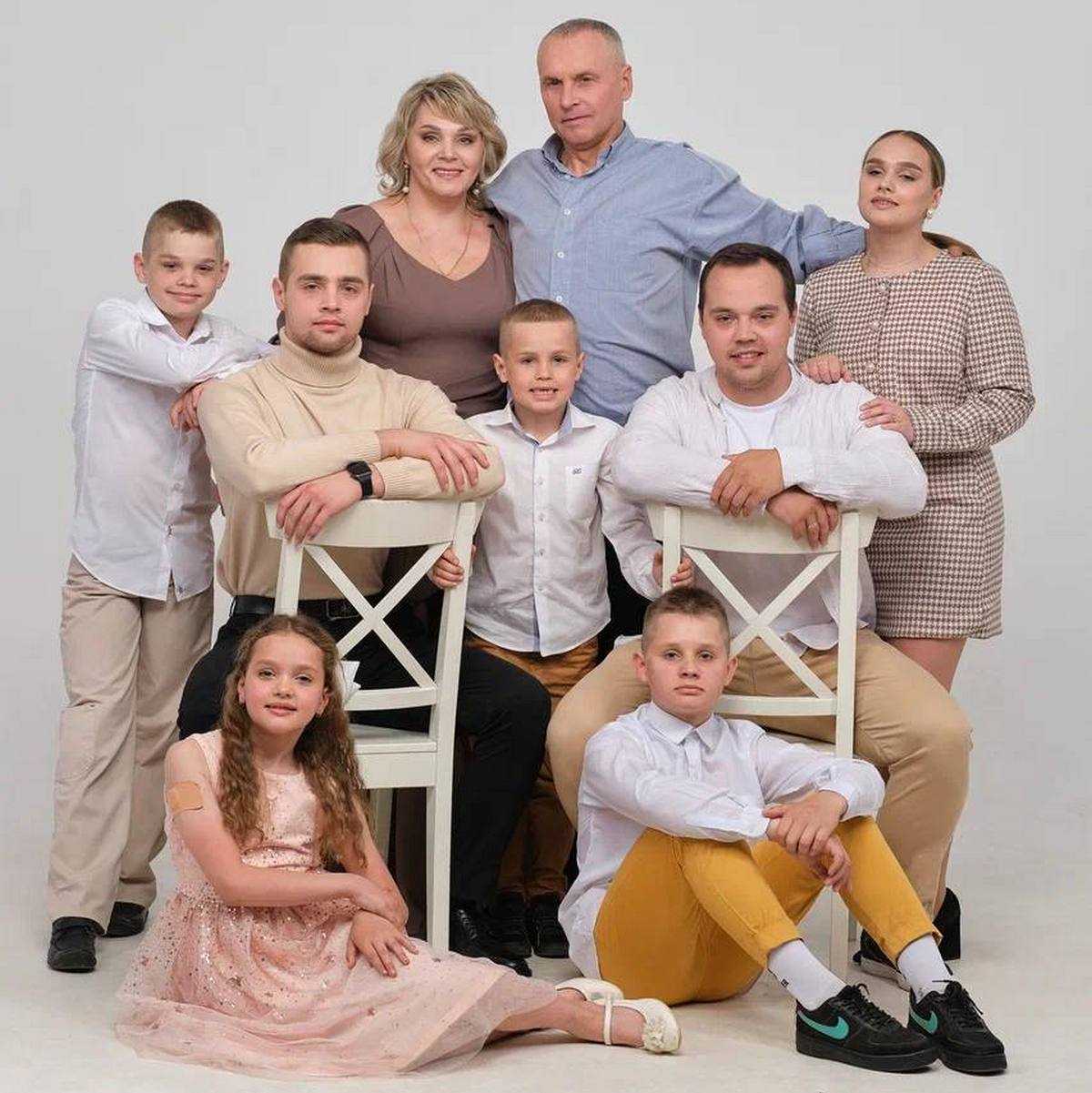 В семье Новолодских воспитывают 12 детей.