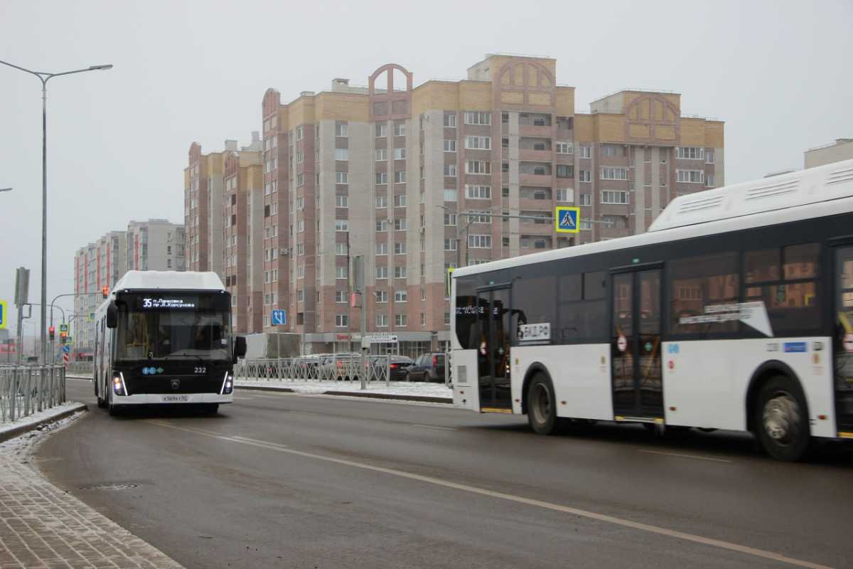 Справки о работе общественного транспорта можно получить у диспетчера по телефону 8-800-250-92-55.