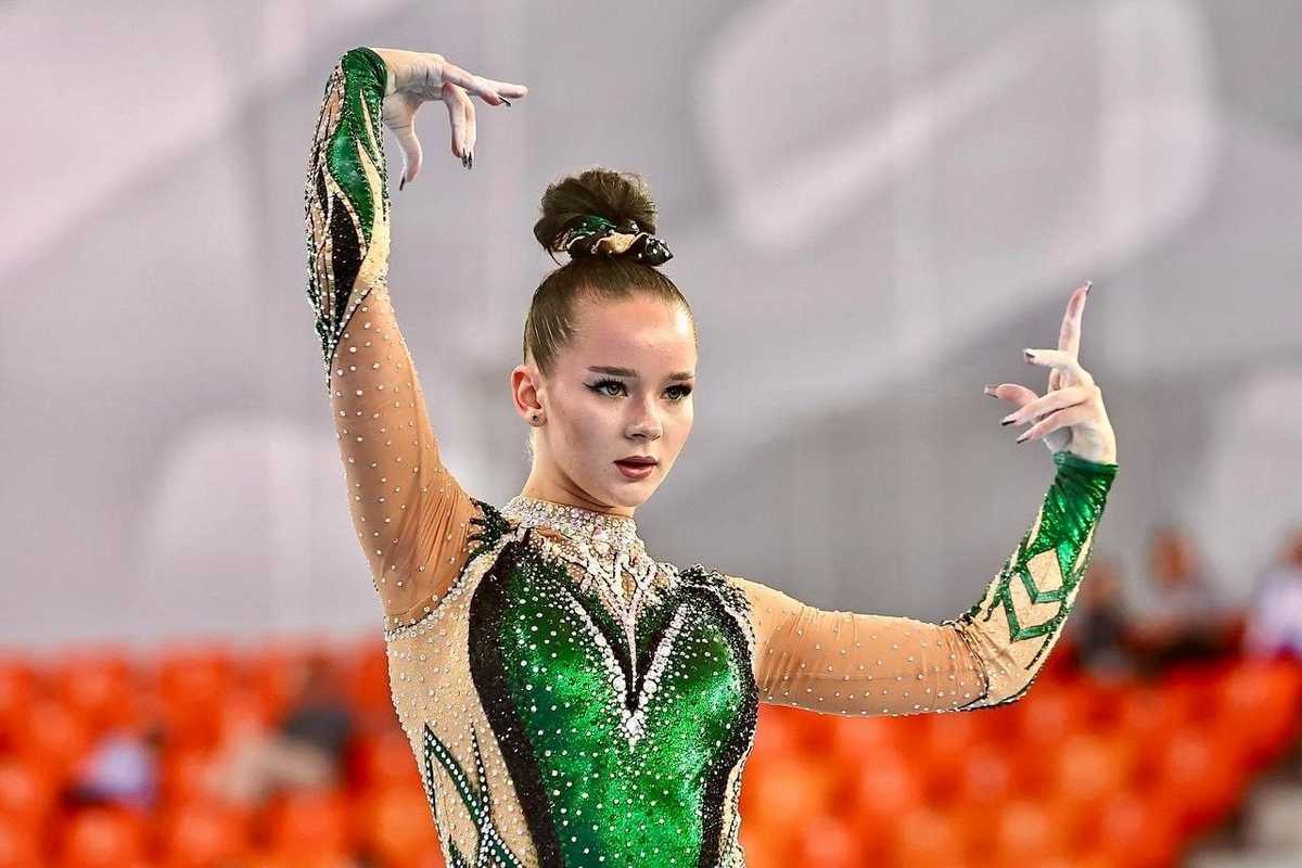 Мария Агафонова занимается под руководством тренера Антона Крапивина.