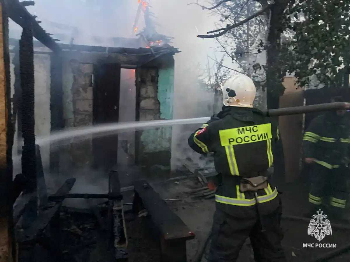 Причины пожаров устанавливают органы дознания.