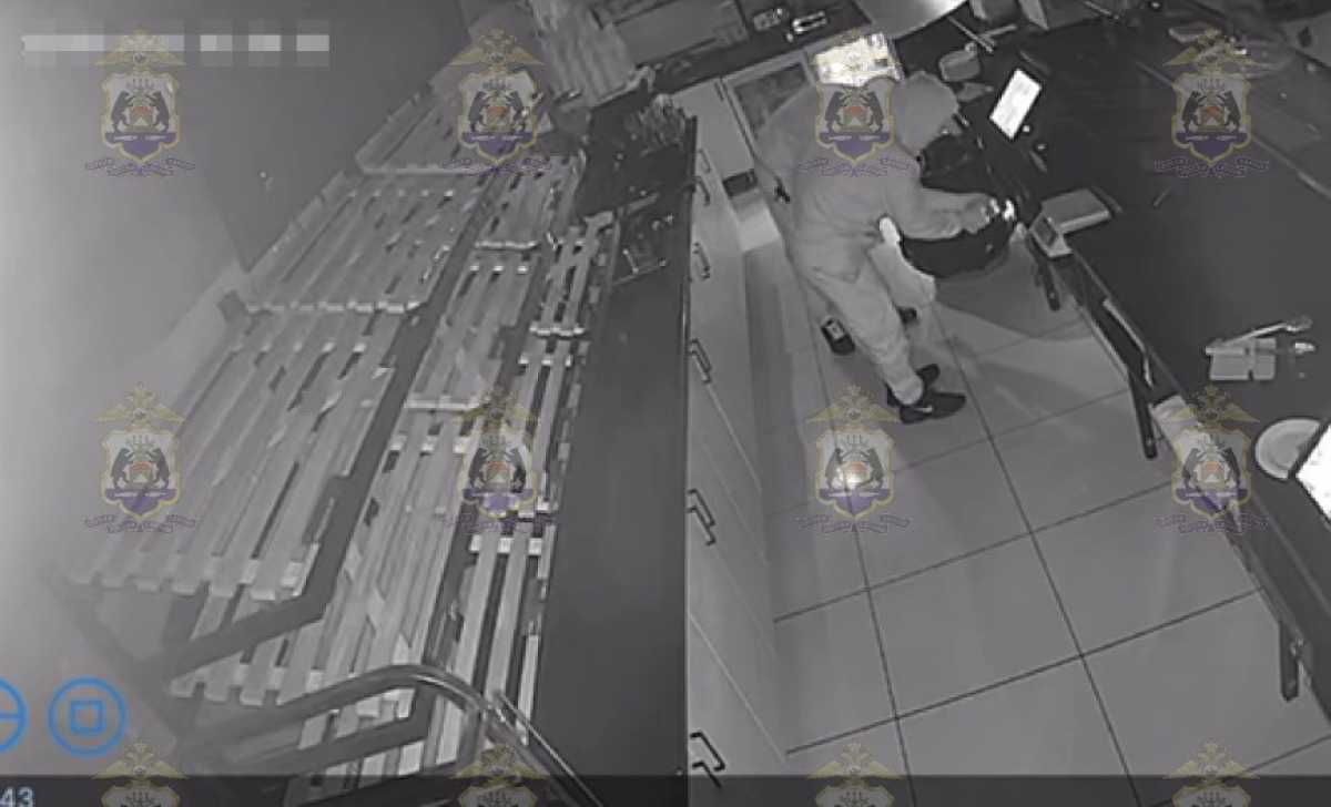 По ходатайству следователя и решению суда мужчины арестованы.