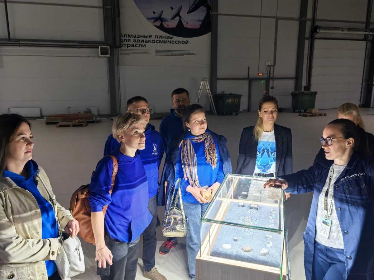 Новгородцы познакомились с одним из резидентов особой экономической зоны – «Синтез Технолоджи». Комп