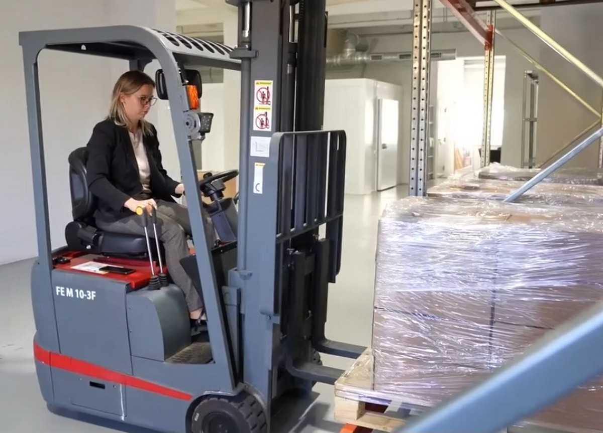 При сборе посылок новгородцы учитывают все пожелания бойцов СВО.