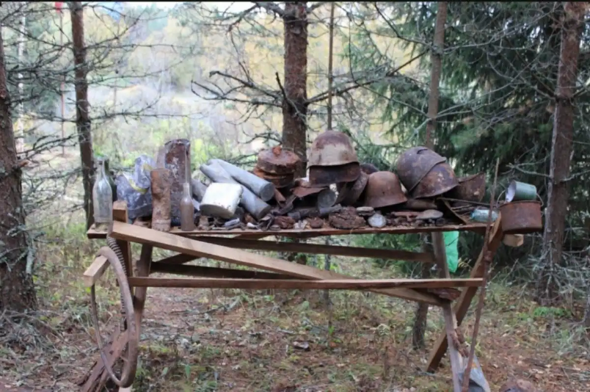 В последний день сезона были обнаружены останки ещё пятерых солдат и один медальон.