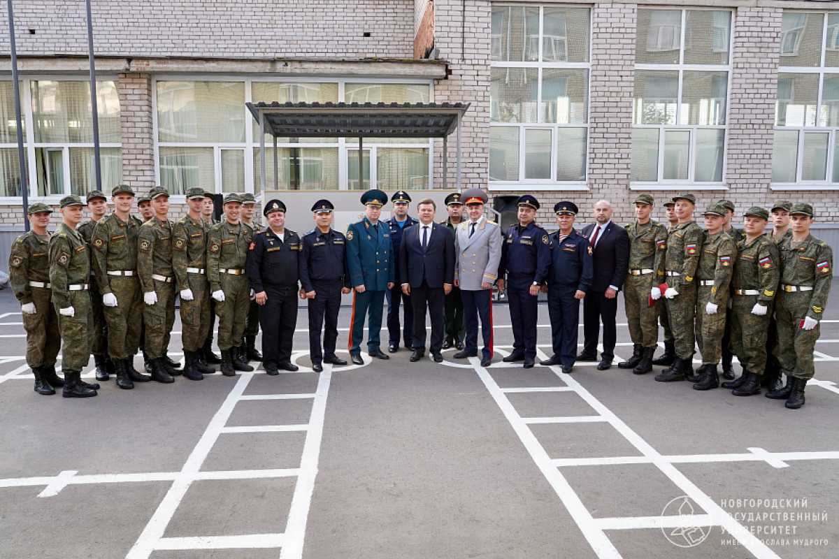 26 студентов зачислены в запас вооружённых сил России и получили военные билеты.