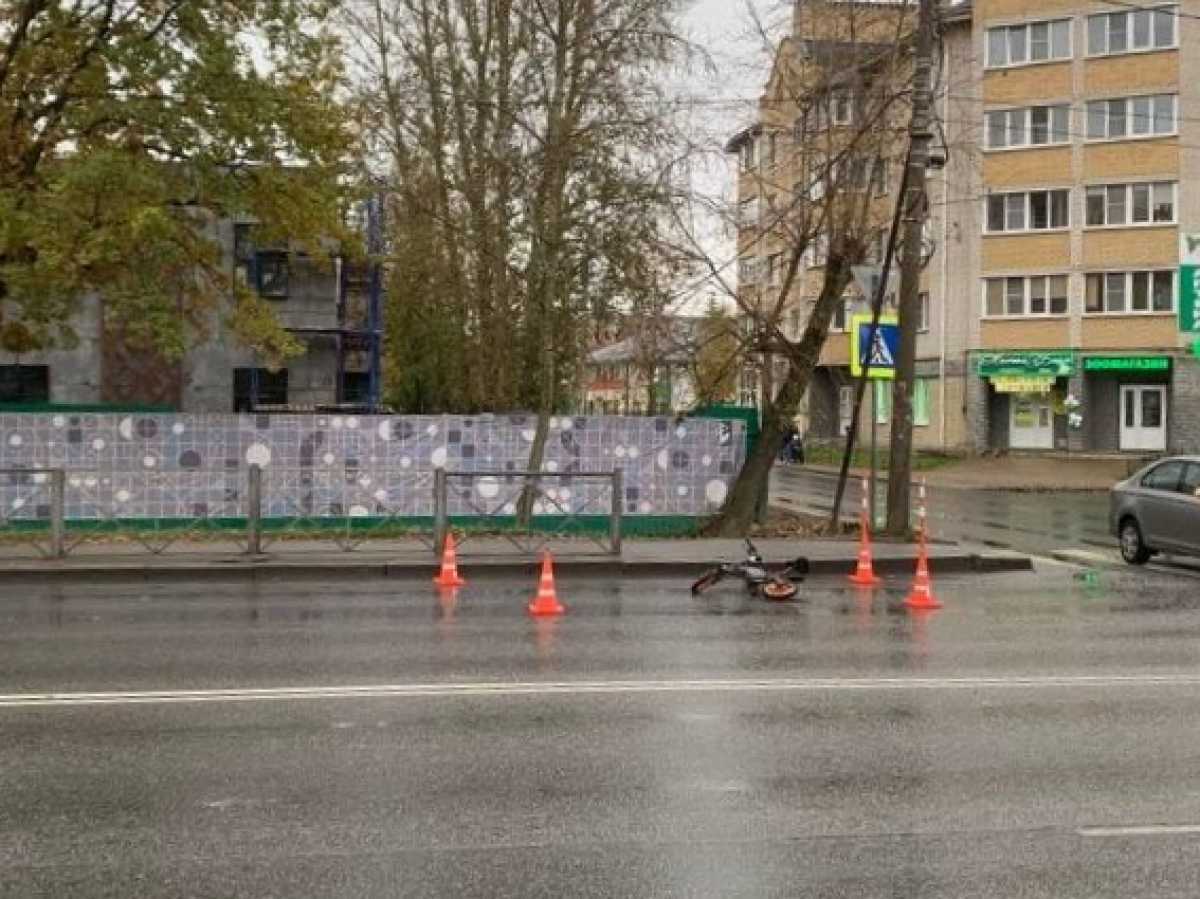 Водитель электровелосипеда получил травмы.