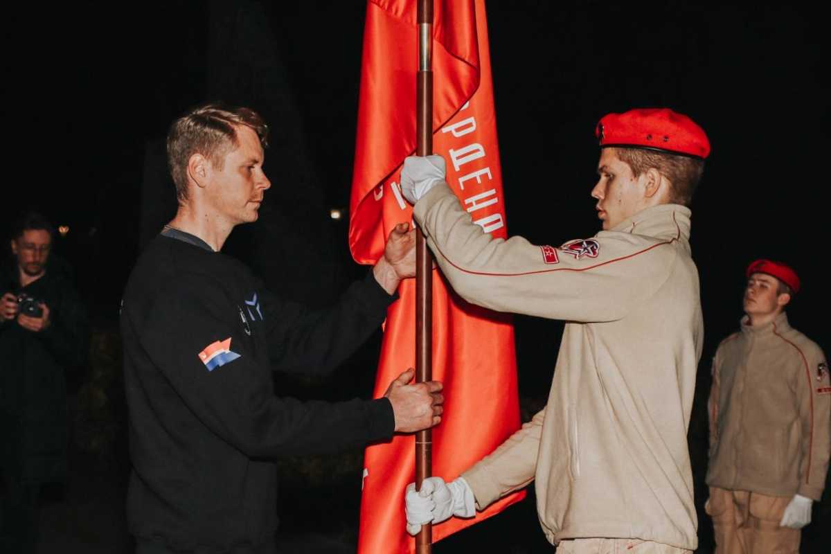 В Новгородскую область копия знамени была передана от Республики Карелия.