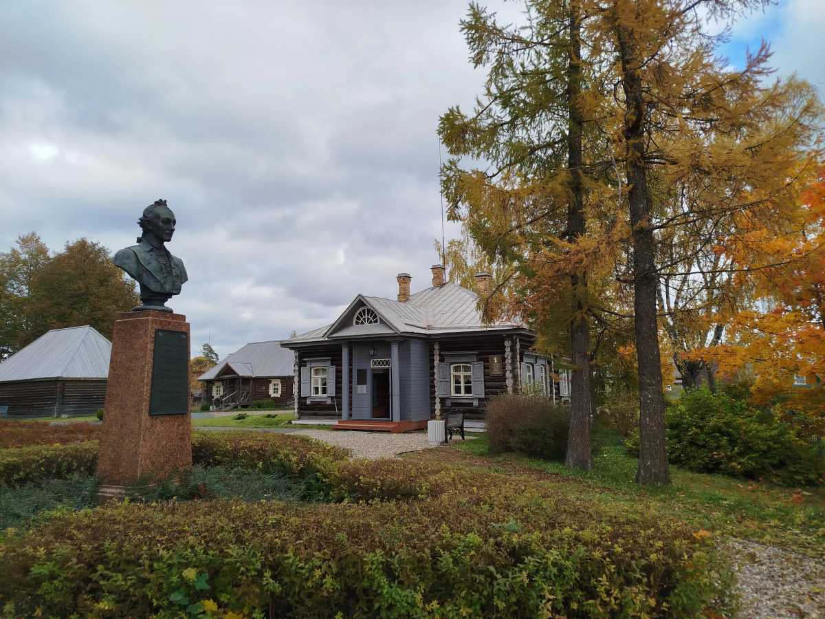 Открытие Дома-музея Суворова в Кончанском состоялось 25 октября 1942 года.