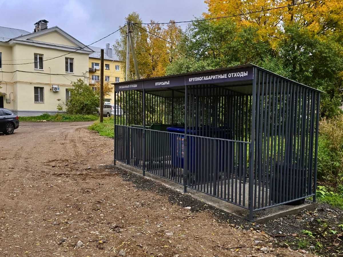 В Старой Руссе модернизируют 12 контейнерных площадок для ТКО