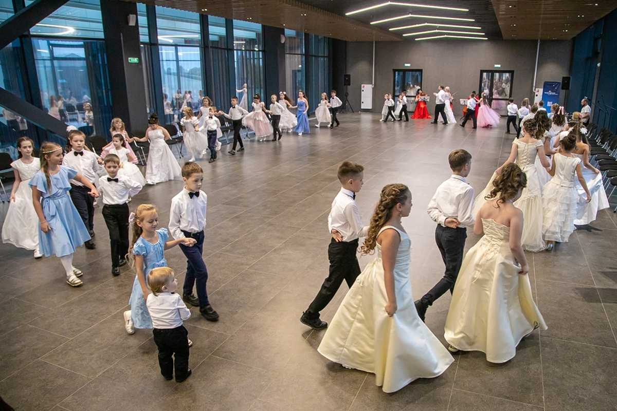 Бал состоится по благословению митрополита Новгородского и Старорусского Льва.