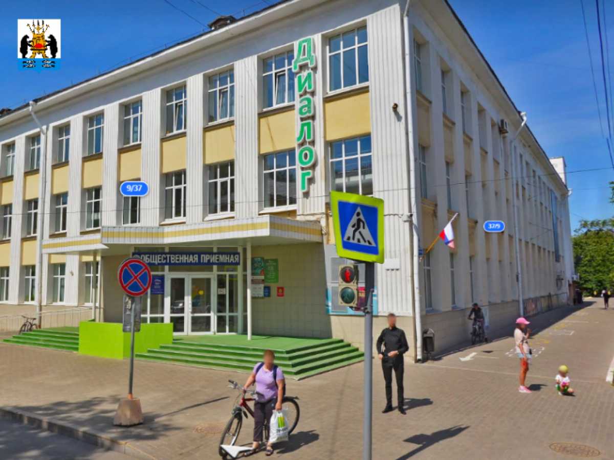 На первом этапе косметический ремонт затронет холл первого этажа и аудиторию №113.