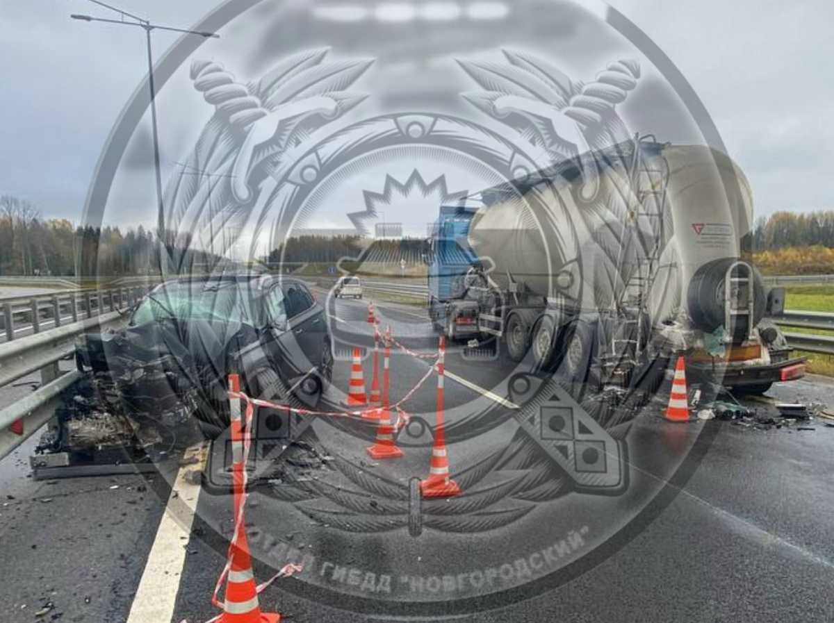 Водителя «Джили Монжаро» доставили в медицинское учреждение.