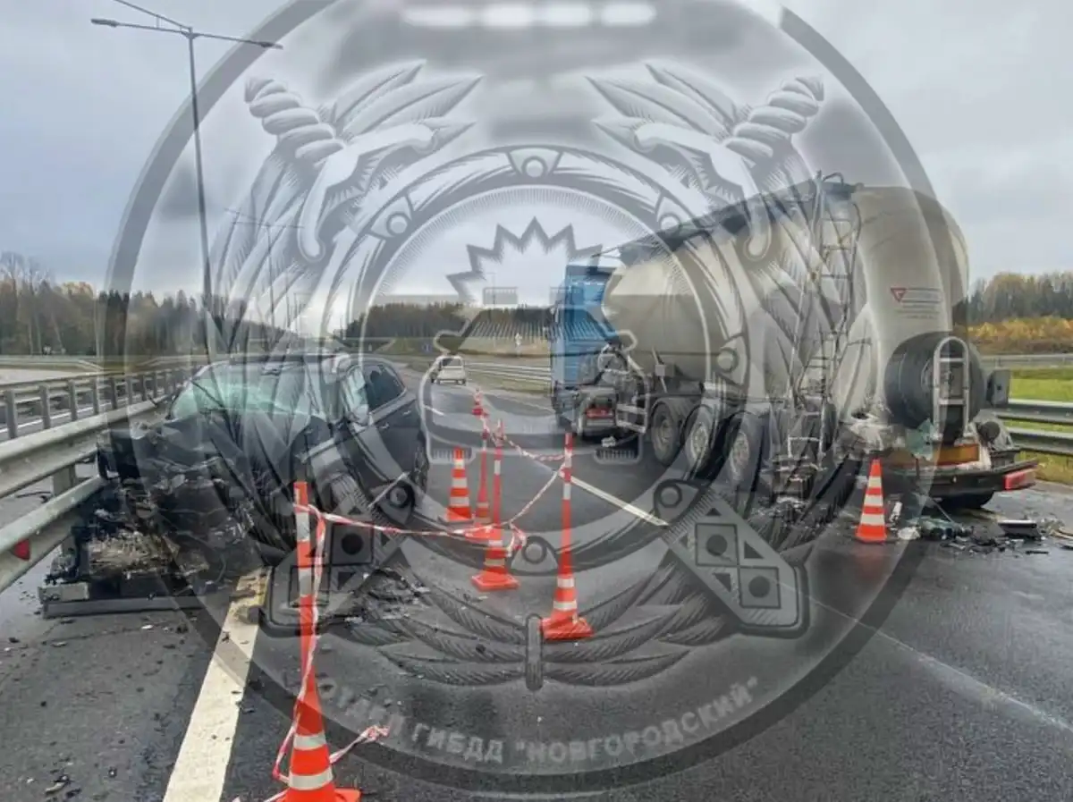 Водителя «Джили Монжаро» доставили в медицинское учреждение.