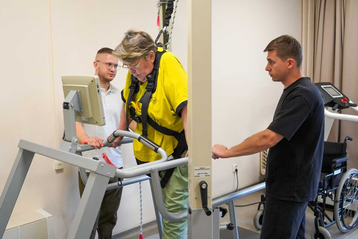 Сейчас пациентка готовится к выписке, она продолжит заниматься дома.