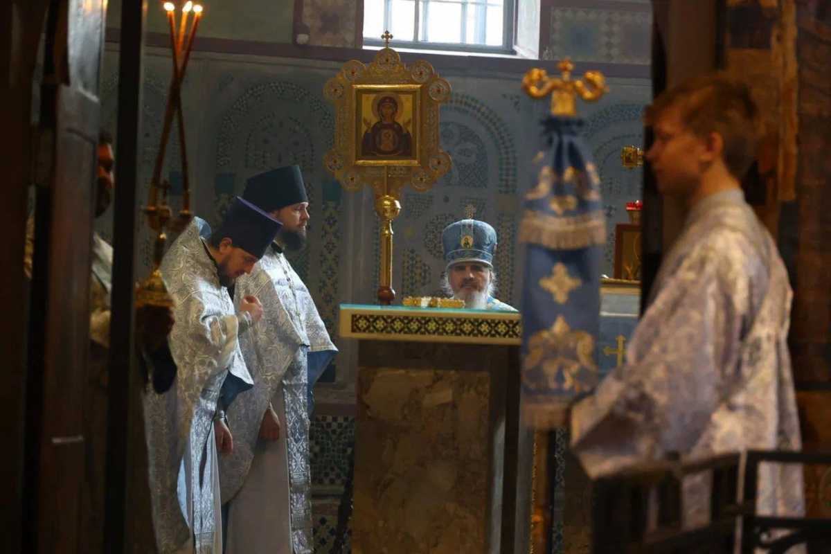 Покров Пресвятой Богородицы — непереходящий великий православный праздник, отмечаемый Православной ц