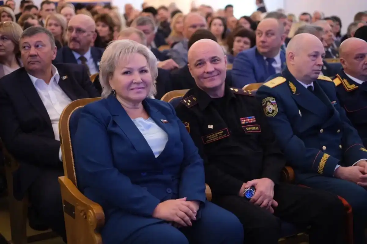 Елена Писарева приняла участие в церемонии вступления Александра Дронова в должность губернатора.