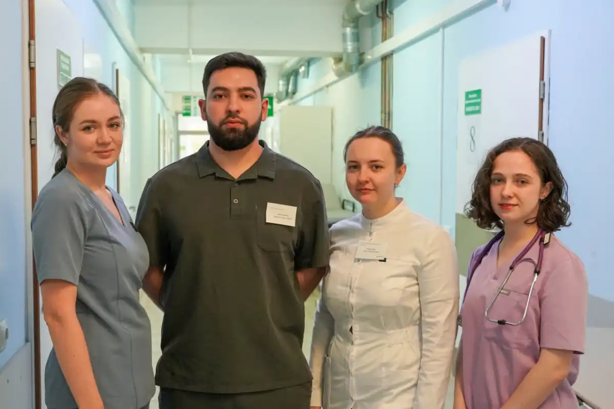 Коллектив клиники напоминает большую семью, где каждому молодому врачу уделяется особое внимание.