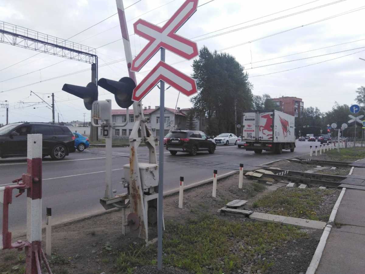 На переезде проведут переборку плит настила.