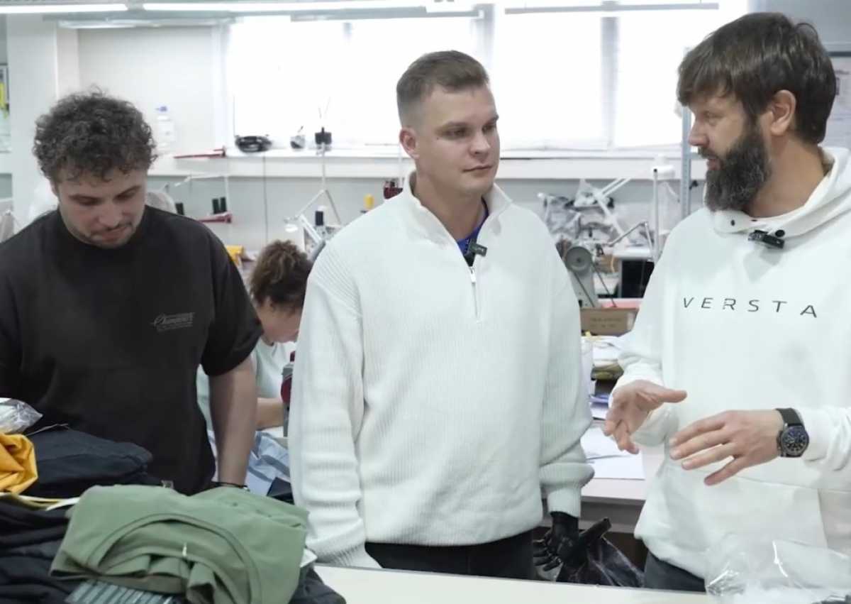 Член Паралимпийской сборной России, чемпион и призер Кубков Европы и России по парасноуборду, подели