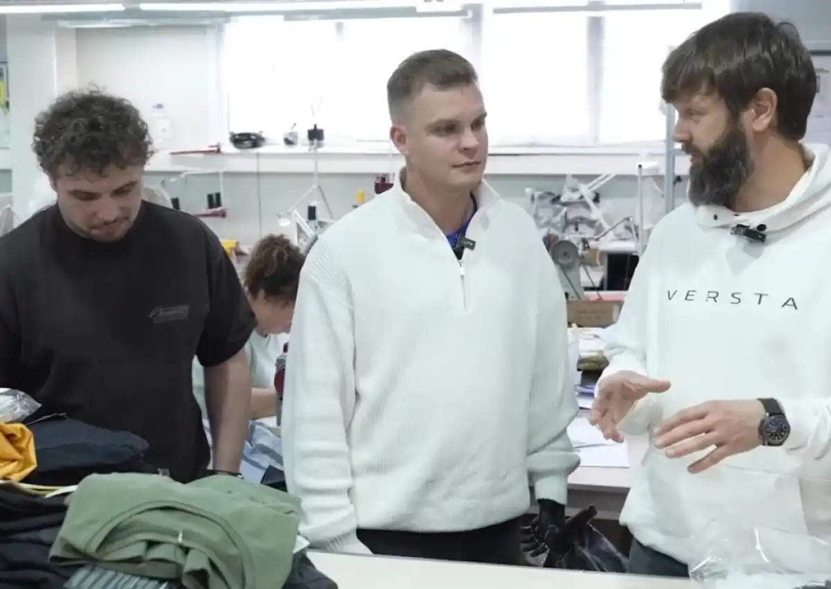 Член Паралимпийской сборной России, чемпион и призер Кубков Европы и России по парасноуборду, подели