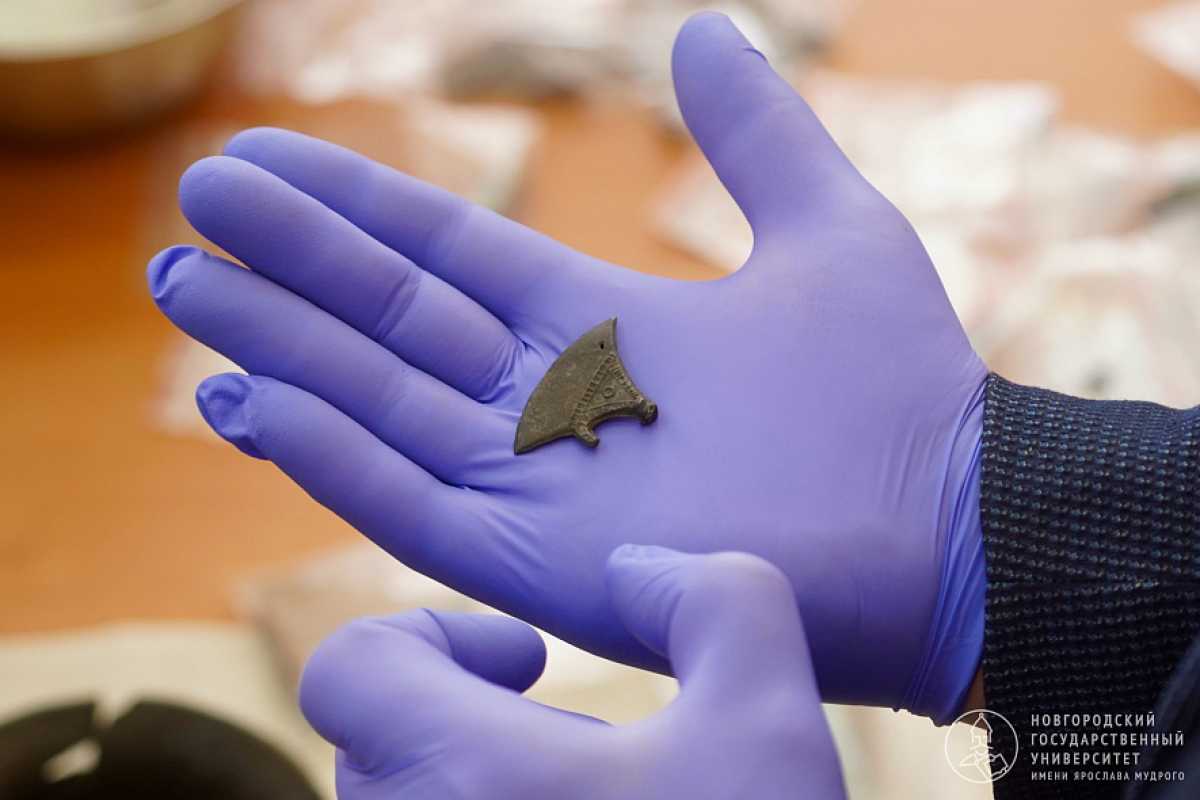 Однако есть находки, в том числе в Старой Руссе, которые являются полными уменьшенными копиями боевы