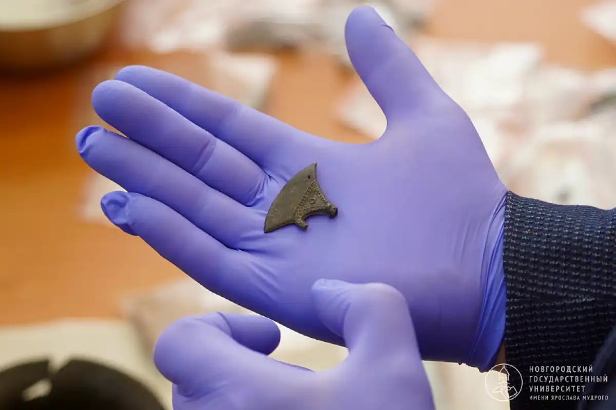 Однако есть находки, в том числе в Старой Руссе, которые являются полными уменьшенными копиями боевы