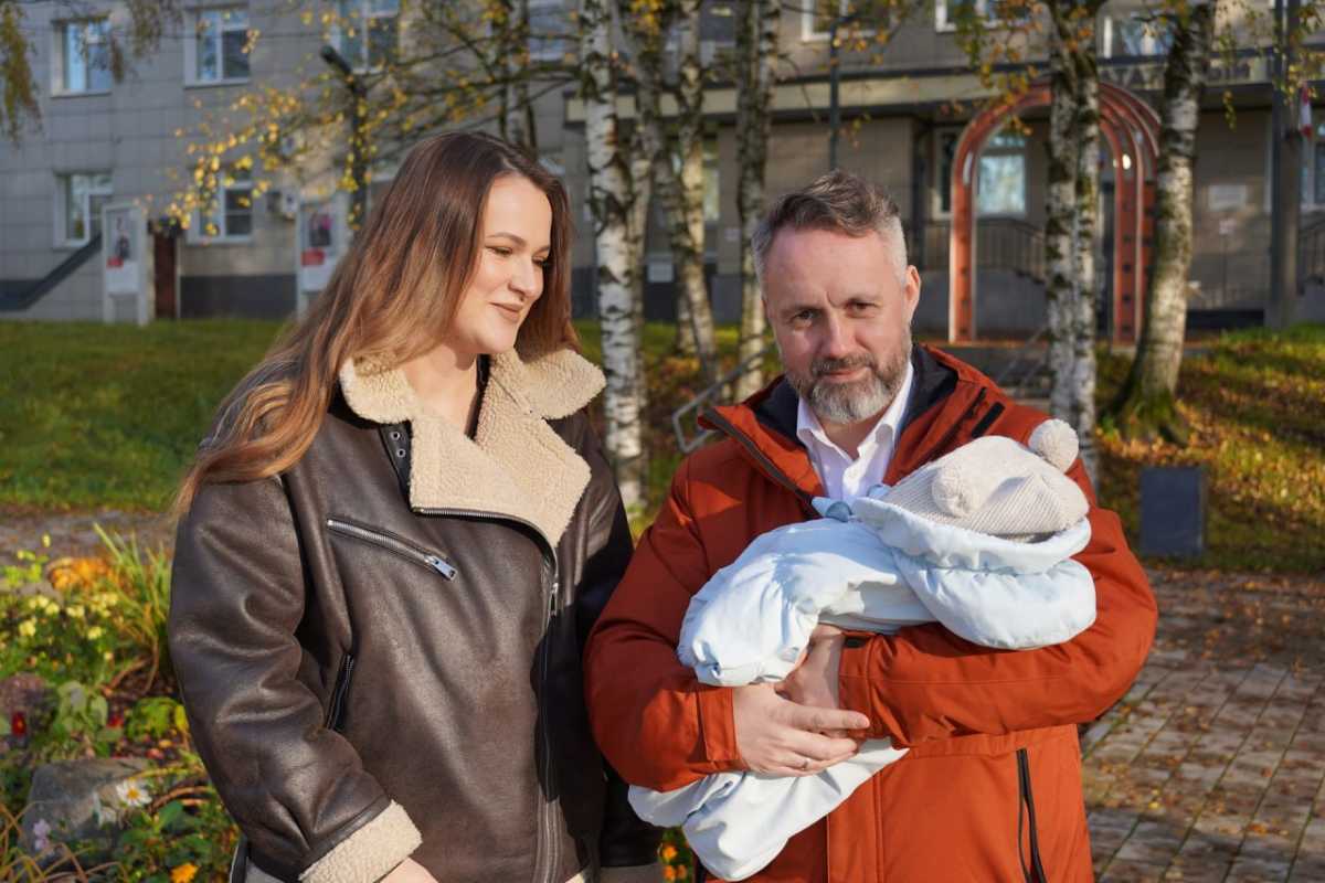 Чтобы отметить рождение сына, Константин Терентьев решил подарить Перинатальному центру голубую ель,