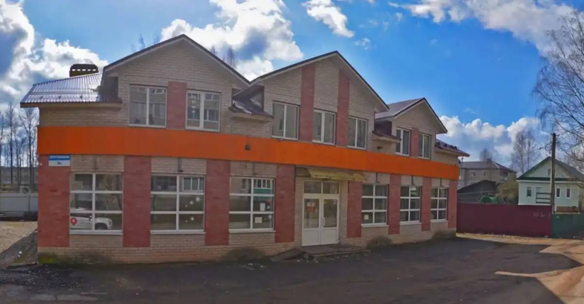 Скоро Окуловский Дом молодёжи переедет в это здание.