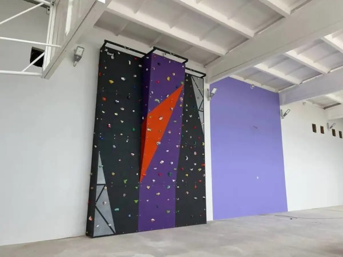 Запись в детские группы по скалолазанию уже идёт.